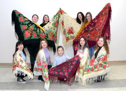 7 грудня - Всесвітній День української хустки