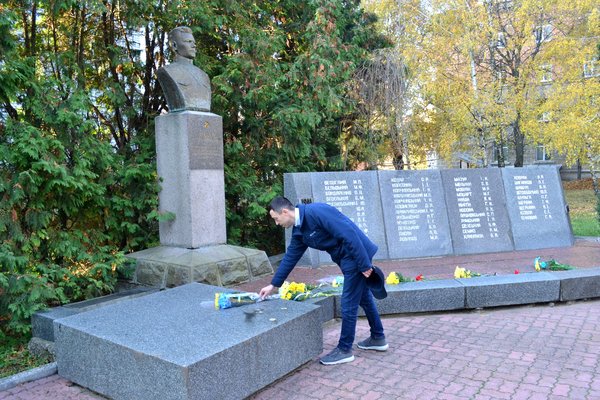 Схиляємо голови перед пам’яттю полеглих героїв