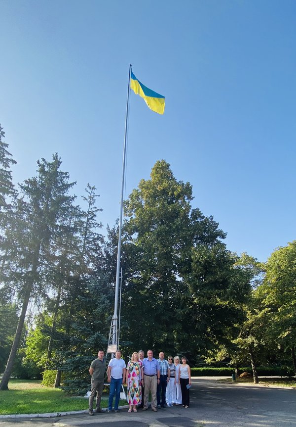 Ми живемо під стягом волі та щастя!