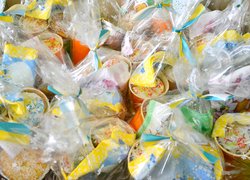 Великодні дарунки на передову