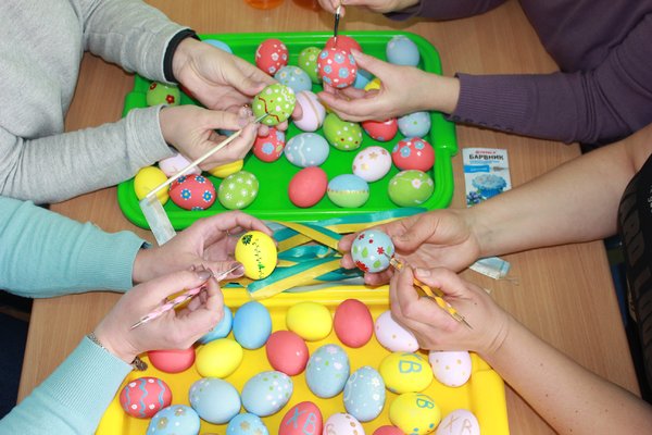Великодні дарунки на передову