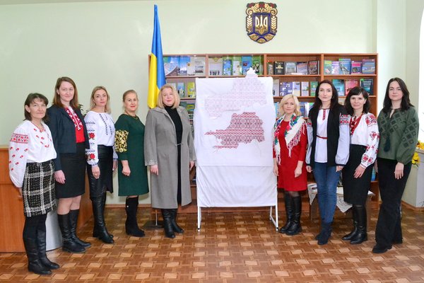 Наукою вишиваємо нову Україну