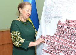 Наукою вишиваємо нову Україну