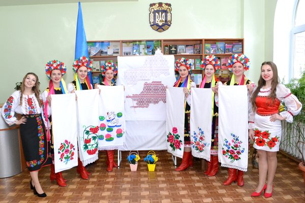 Наукою вишиваємо нову Україну