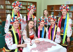 Наукою вишиваємо нову Україну