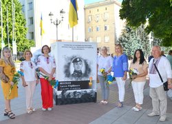 І гордо майорить синьо-жовтий стяг як символ волі і свободи!