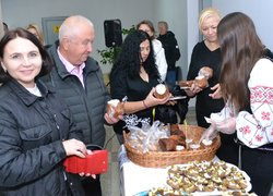Ярмаркуємо, розважаємо, Перемогу наближаємо