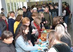 Ярмаркуємо, розважаємо, Перемогу наближаємо