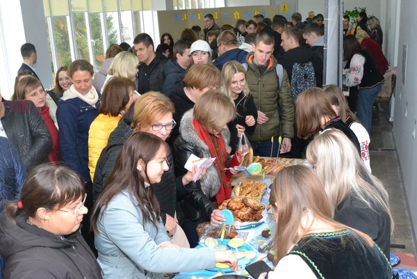 Ярмаркуємо, розважаємо, Перемогу наближаємо