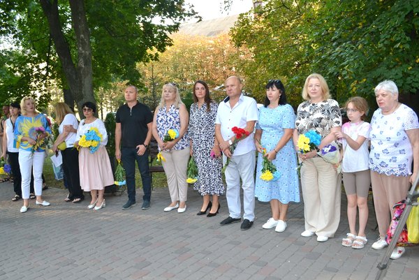 Квітують соняхи на спомин подвигу захисників України