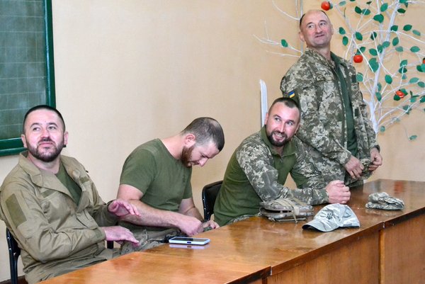 «Навчайтесь, бо ви наше майбутнє» — побажання від захисників студентам університету садівництва