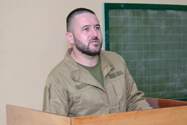 «Навчайтесь, бо ви наше майбутнє» — побажання від захисників студентам університету садівництва