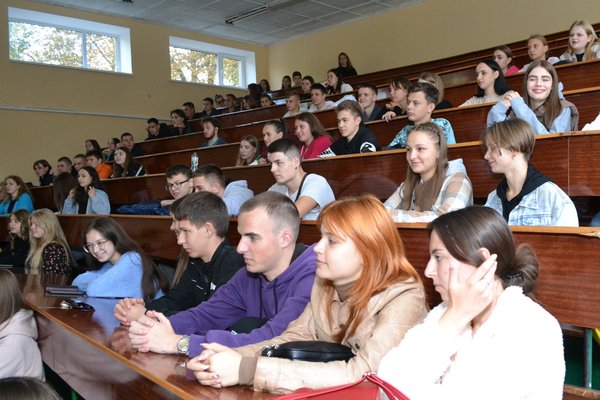 «Навчайтесь, бо ви наше майбутнє» — побажання від захисників студентам університету садівництва