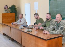 «Навчайтесь, бо ви наше майбутнє» — побажання від захисників студентам університету садівництва