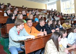 «Навчайтесь, бо ви наше майбутнє» — побажання від захисників студентам університету садівництва