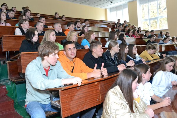«Навчайтесь, бо ви наше майбутнє» — побажання від захисників студентам університету садівництва