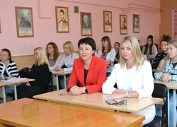 Що ви знаєте про Конституцію? Студенти-учасники дискусійного клубу досліджували головний Закон України