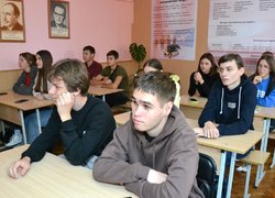 Що ви знаєте про Конституцію? Студенти-учасники дискусійного клубу досліджували головний Закон України