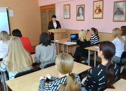 Що ви знаєте про Конституцію? Студенти-учасники дискусійного клубу досліджували головний Закон України