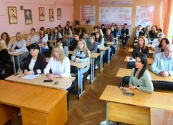 Що ви знаєте про Конституцію? Студенти-учасники дискусійного клубу досліджували головний Закон України
