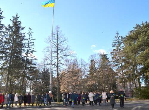Схиляємо голови перед світлою пам’яттю Героїв Небесної Сотні…