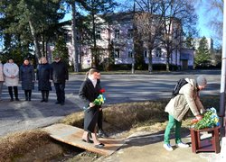 Схиляємо голови перед світлою пам’яттю Героїв Небесної Сотні…