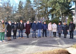 Схиляємо голови перед світлою пам’яттю Героїв Небесної Сотні…