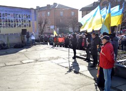Схиляємо голови перед світлою пам’яттю Героїв Небесної Сотні…