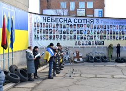 Схиляємо голови перед світлою пам’яттю Героїв Небесної Сотні…