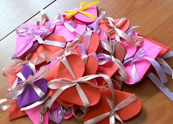 Хай квітує любов поміж нами!