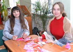 Хай квітує любов поміж нами!