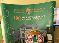 Делегація Уманського національного університету садівництва представила наукові розробки закладу освіти на заході "Наука та інновації Черкащини"