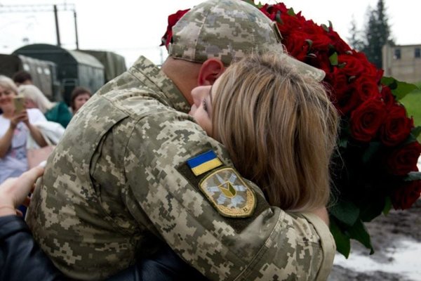 Як спілкуватися з військовими, які повернулися з фронту