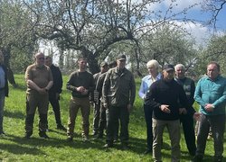 «Шевченко єднає Україну»: Керівництво Уманського НУС долучилось до висаджування дубів Кобзаря