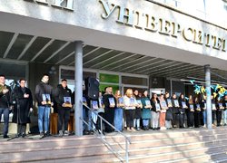 Схиляємо голови перед героїзмом і сміливістю Героїв