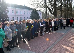 Схиляємо голови перед героїзмом і сміливістю Героїв
