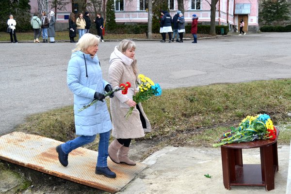 Схиляємо голови перед світлою пам’яттю Героїв Небесної Сотні