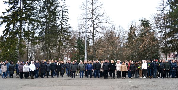 Схиляємо голови перед світлою пам’яттю Героїв Небесної Сотні