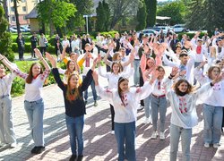 Колектив Уманського національного університету садівництва приєднався до святкування Дня вишиванки