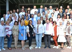 Колектив Уманського національного університету садівництва приєднався до святкування Дня вишиванки