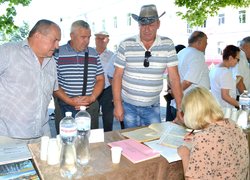 Відбулася традиційна, неофіційна в умовах воєнного стану, зустріч випускників університету минулих років.