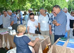Відбулася традиційна, неофіційна в умовах воєнного стану, зустріч випускників університету минулих років.