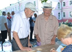 Відбулася традиційна, неофіційна в умовах воєнного стану, зустріч випускників університету минулих років.