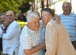 Відбулася традиційна, неофіційна в умовах воєнного стану, зустріч випускників університету минулих років.