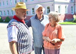 Відбулася традиційна, неофіційна в умовах воєнного стану, зустріч випускників університету минулих років.