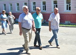 Відбулася традиційна, неофіційна в умовах воєнного стану, зустріч випускників університету минулих років.