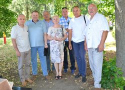 Відбулася традиційна, неофіційна в умовах воєнного стану, зустріч випускників університету минулих років.