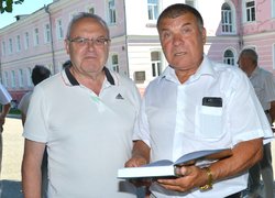 Відбулася традиційна, неофіційна в умовах воєнного стану, зустріч випускників університету минулих років.