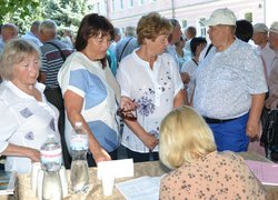 Відбулася традиційна, неофіційна в умовах воєнного стану, зустріч випускників університету минулих років.
