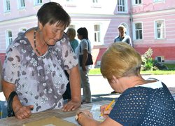 Відбулася традиційна, неофіційна в умовах воєнного стану, зустріч випускників університету минулих років.
